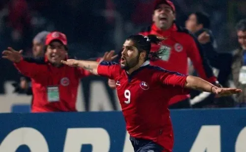 Gol de Navia y festejo en la Roja.