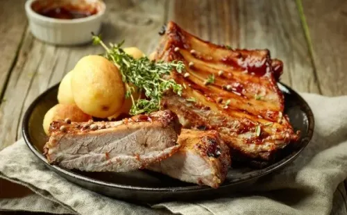 Las baby ribs quedan riquísimas acompañadas de cualquier salsa.