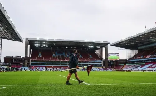 El Aston ya volvió al futbol con una igualdad sin goles con el Sheffield United, en un Villa Park totalmente vacío; algo que se irá repitiendo este año en Inglaterra. (Foto: Getty)