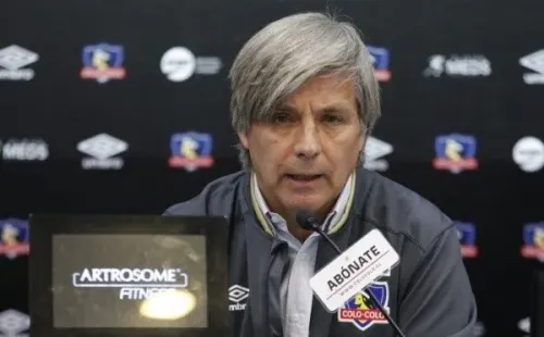 Harold Mayne Nicholls en conferencia de prensa en Colo Colo (Agencia Uno)