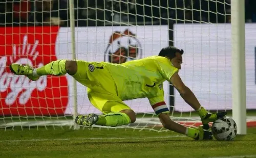 Penal para Argentina y la tapada de Bravo.