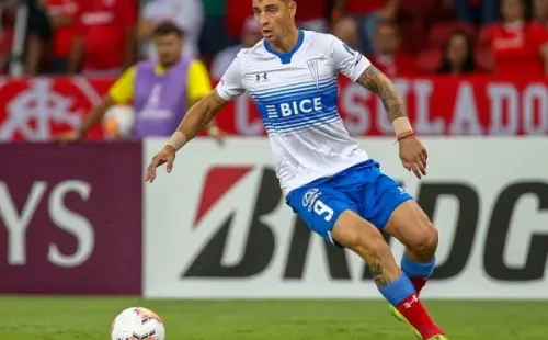 Zampedri jugando ante Inter de Porto Alegre, rival de la UC en la Copa Libertadores 2020. (FOTO: Agencia Uno)