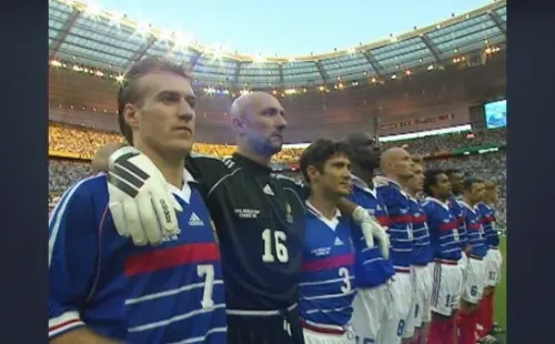 La selección francesa liderada por, entre otros, Zinedine Zidane y Didier Deschamps, disputaría la final del Mundial de 1998 en el Stade de France, en París.