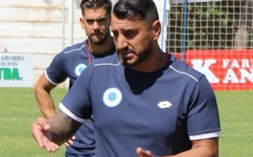 Mario Jara, entrenador de 12 de octubre (Tigo)