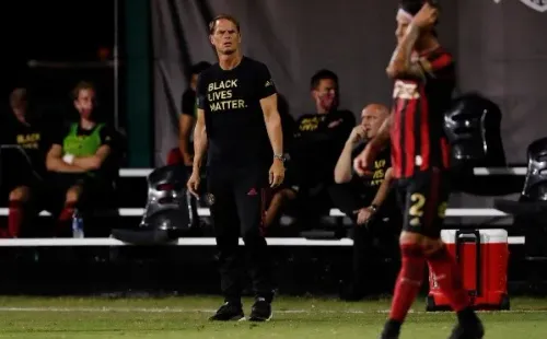De Boer dirigiendo al Atlanta en Orlando (Getty Images)
