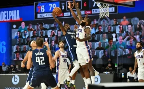La NBA tendrá un regreso sin público, aunque las imágenes de los fanáticos se harán presente en las canchas, como lo muestra esta postal. (Foto: Getty)