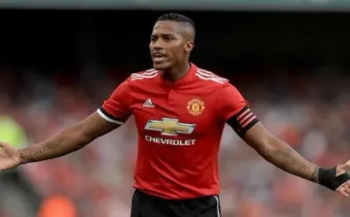 Antonio Valencia siendo capitán del Manchester United (Getty Images)