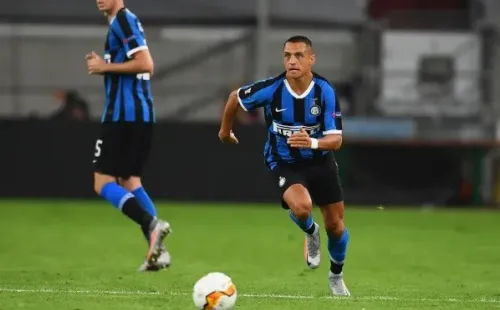 Alexis Sánchez jugaba un correcto partido contra el Leverkusen antes de la lesión.