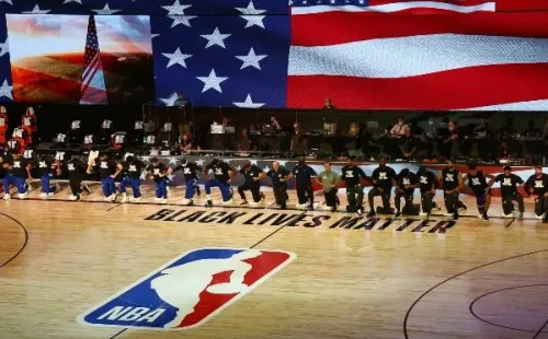 Punto neurálgico es la Burbuja de Orlando para la NBA. También lo es para los homenajes al movimiento Black Lives Matter, que se realizan en todos los juegos. (Foto: Getty)