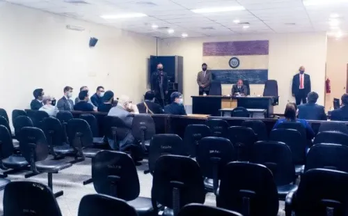La audiencia realizada este lunes en la que Ronaldinho quedó en libertad en Paraguay. (FOTO: Getty)