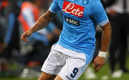3.- Vargas en Napoli, un paso en falso.