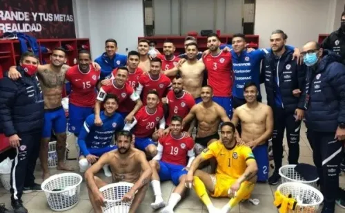 El camarín de la selección chilena tras la victoria contra Perú.