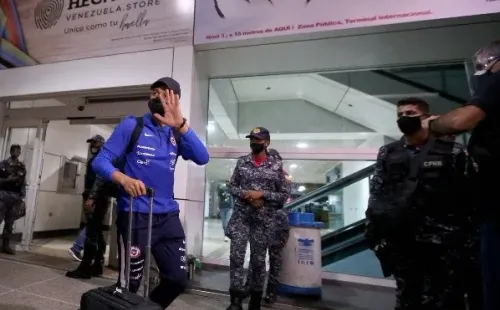 Alexis Sánchez y Chile ya están en Venezuela.