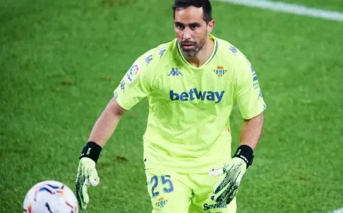 Claudio Bravo superó las molestias físicas y es opción en el Betis para la Copa del Rey. Foto: Getty Images