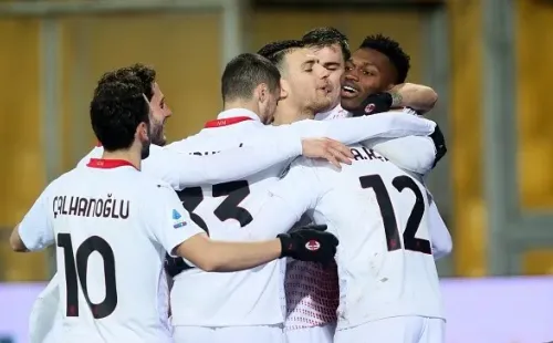 Con el triunfo ante el Benevento, el AC Milan llegó a los 15 partidos sin perder. (Foto: Getty)