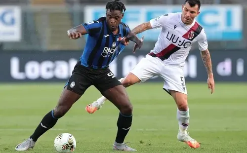 El úlitmo duelo que jugó Gary Medel fue hace dos fechas contra el Atalanta. El defensa chileno sigue fuera por lesión. (Foto: Getty)