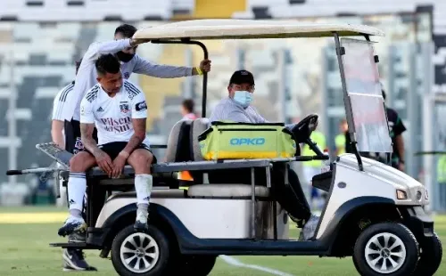 Leo Valencia es otro de los que puede volver, pero su situación fuera de la cancha, donde enfrenta una denuncia por violencia intrafamilia, tiene a los hinchas sin ganas de verlo con la camiseta de Colo Colo. Foto: Agencia Uno