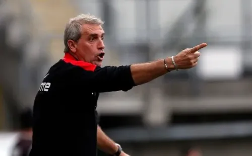 Jorge Pellicer hará su debut como técnico de Unión Española ante la U. Foto: Agencia Uno