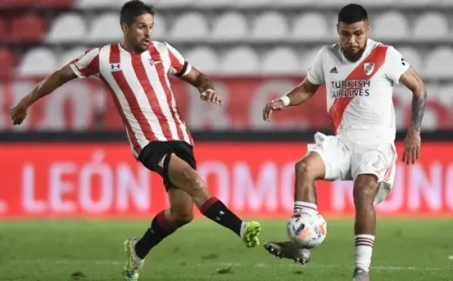El defensa chileno jugó todo el partido en lo que fue una dolorsa derrota para los de Marcelo Gallardo, quienes venían de golear por 4-0 a Defensores de Pronunciamiento por la Copa Argentina. (Foto: Getty)