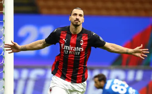 En el choque entre ambos equipos por la primera rueda, Zlatan Marcó dos tantos en el empate 3-3. (Foto: Getty)