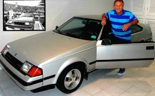 Zico exhibe su flamante Toyota Celica