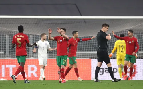 Portugal llegó al área rival todo el partido, pero solo logró anotar un tanto, lo que los deja igualados con Serbia en la tabla. (Foto: Getty)