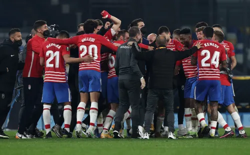 Granada mata gigantes: Ya eliminaron al Napoli y se ilusionan con tumbar a los Diablos rojos. (Foto: Getty)