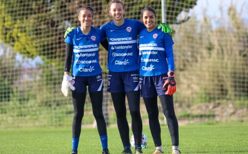 Ryann Torrero, Tiane Endler y Natalia Campos, las arqueras de la Roja.