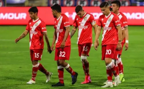 Recién está partiendo el torneo, pero el rendimiento de Curicó no ha estado a la altura. (Foto: Agencia Uno)