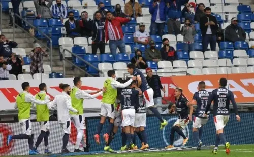 Gol de Vega y las Chivas se meten en un puesto de la liguill. (Foto: Getty)