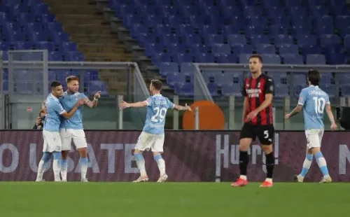 La derrota contra la Lazio pegó hondo. Si lo Rossonero no son cuidadosos, podrían quedar fuera de la Champions League. (Foto: Getty)