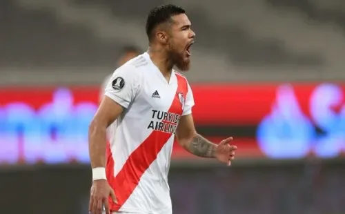 Paulo Díaz viene de anotar un fundamental gol frente a Junior. Una caída en Colombia hubiese complicado a los de Gallardo. (Foto: Getty)