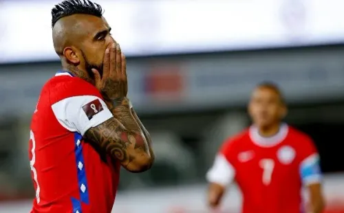Arturo Vidal se pierde la fecha de clasificatorias contagiado con coravirus tras una semana de varias actividades.