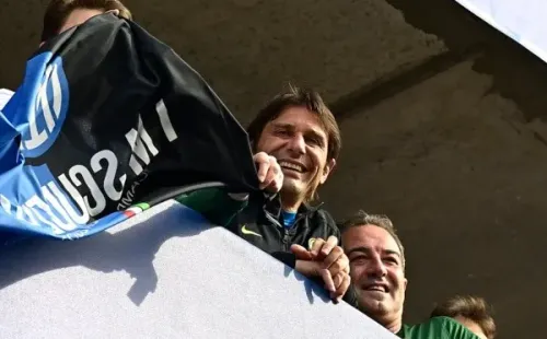 Antonio Conte cerca del Tottenham tras ser campeón con el Inter. Foto: Getty Images