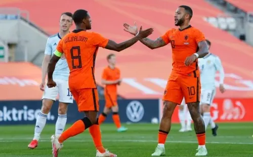 Los goles vienen de estos dos jugadores. Los los máximos anotadores en el plantel holandés, Wjnaldum lleva 22 mientras que Depay 25. (Foto: Getty)
