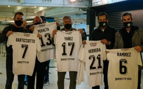 Los jugadores de Colo Colo campeón de Copa Libertadores 91 tienen su asiento vitalicio en el Monumental. Fotos: Guillermo Salazar.