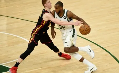 Khris Middleton fue el máximo anotador del juego tres, con 38 puntos. (Foto: Getty)