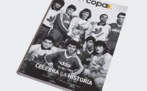 Este es el libro que vendrá junto a la camiseta. (Foto: Adidas)