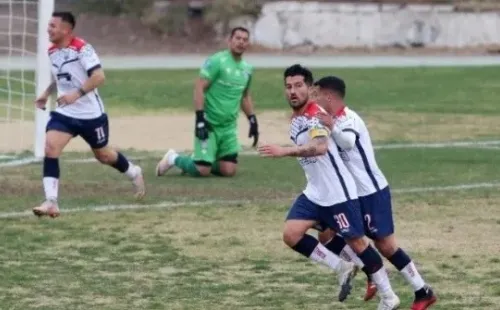 Deportes Recoleta es el líder del torneo. (Foto: Agencia Uno).