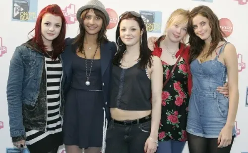 Katrhyn Prescott y parte del elenco de Skins en 2009