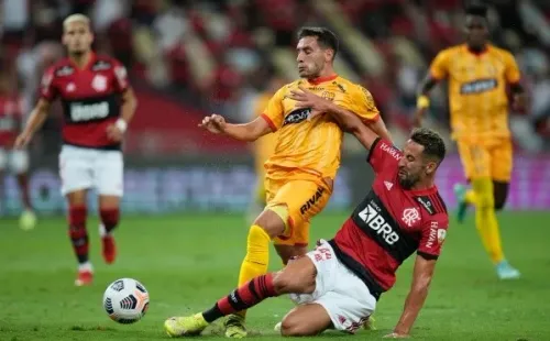 Mauricio Isla figura de Flamengo en su triunfo ante el Barcelona