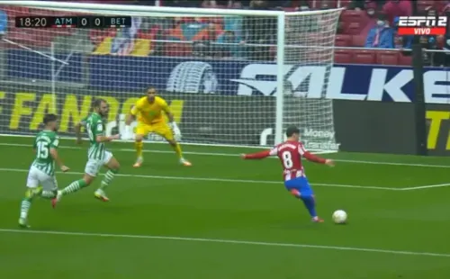 Casi golazo de Griezmann, tapadón de Claudio Bravo.