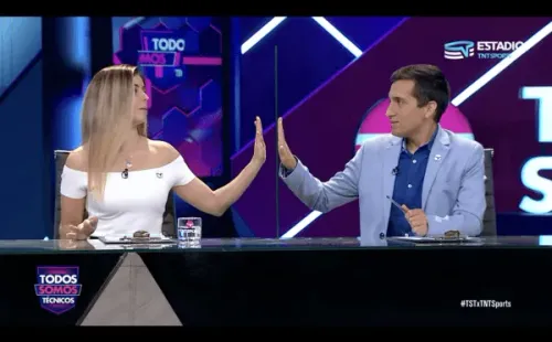 El vidrio impidió avanzar el “coqueteo” de los periodistas. (Captura de pantalla)