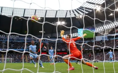 El Manchester City sigue a tres puntos del Chelsea en la Premier League