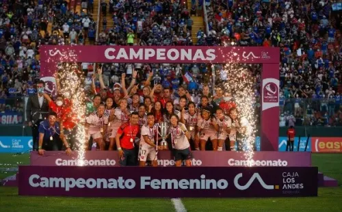 La se proclamó campeona del torneo femenino ratificando el gran trabajo que realizan. Foto: Agencia Uno.