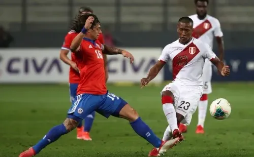 Montecinos ya debutó por la Roja en estas eliminatorias. Foto: Agencia Uno.