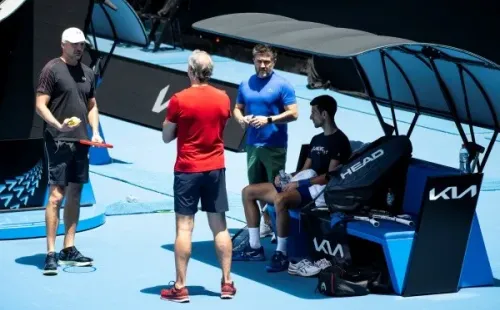 Djokovic estuvo muy complicado durante su estadía en Australia. (Getty)