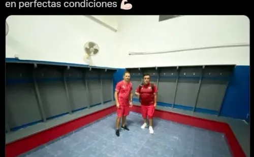 Limpio y ordenado: el camarín de Ñublense en Uruguay.