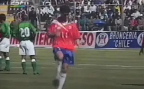 Pedro González celebra con bailecito su gol camino a Francia 98.