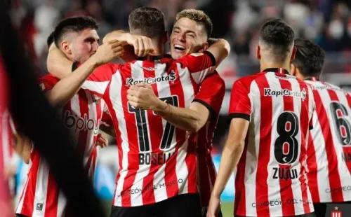 Estudiantes de La Plata llega a enfrentar a Audax Italiano como líder en el fútbol argentino. Foto: Comunicaciones Estudiantes de la Plata.